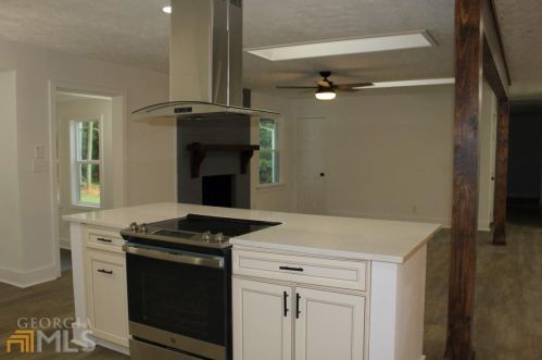 1146 Redwine Rd, Fayetteville GA  30215-2343 exterior