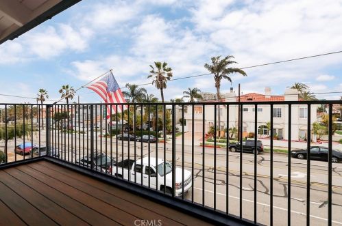 220 Beryl St, Redondo Beach CA  90277-2111 exterior
