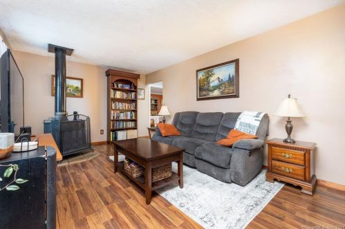 56 Greenfield Dr, Windsor Locks, CT 06096-2626