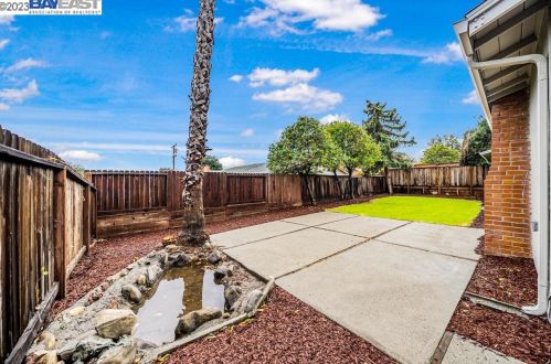 4237 Ridge Dr, West Pittsburg CA  94565-6033 exterior