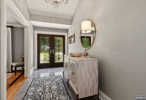 744 Rivenwood Rd, Franklin Lakes, NJ 07417-1428
