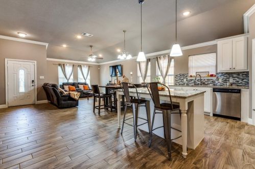 2806 Ross Ave, Fort Worth, TX 76106-7061