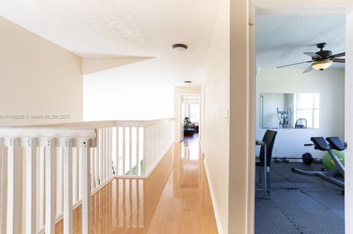 3136 176 Ter, Hollywood FL 33029-5556 exterior