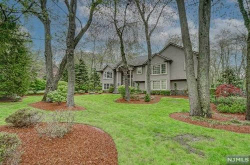 30 Cobblestone Xing, Norwood, NJ 07648-1816