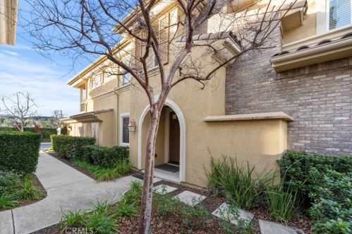 23860 Toscana Dr, Santa Clarita CA  91354-3015 exterior