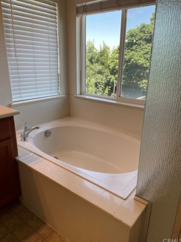 6736 Bruins Ct, Winton CA  95388-9671 exterior