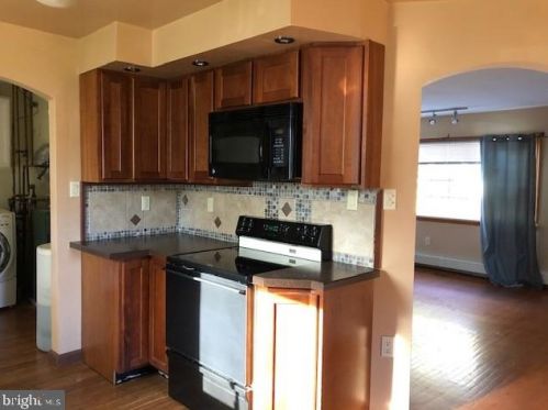 1498 Sweetbriar Ln, Lansdale PA  19446-3240 exterior