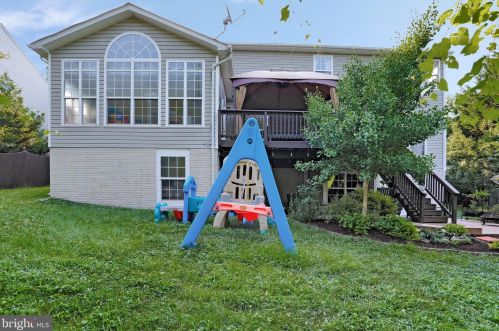 357 Locust Grove Dr, Purcellville VA  20132-3285 exterior