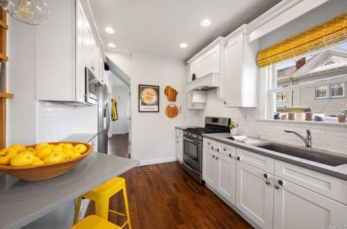 322 Sixth Ave, New Rochelle NY  10803-1605 exterior