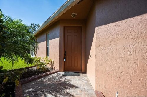 10105 Brookgreen Dr, Fort Pierce, FL 34987-2401