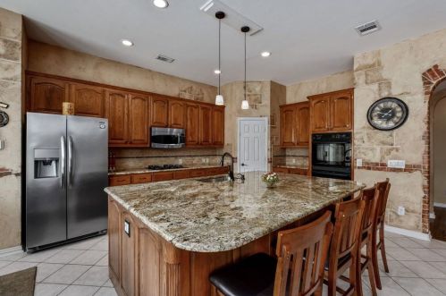 2808 Pasadena Pl, Lewisville TX  75022-5150 exterior