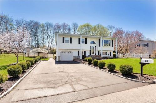 23 Southpark Dr, Garnerville, NY 10923-1122