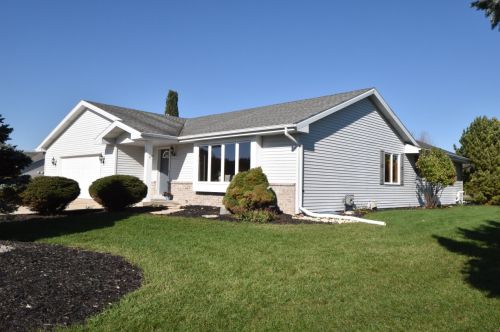 651 Swan Dr, Waterford, WI 53185-2881