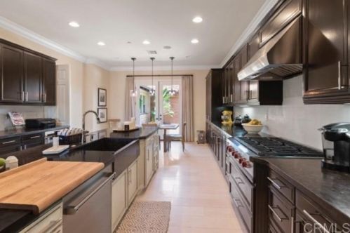 8049 Run Of The Knolls Ct, San Diego CA 92127 exterior