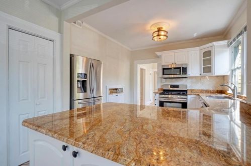 920 16 Ave, Saint Petersburg FL  33707-4113 exterior