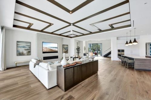 3401 Crayton Rd, Naples FL 34103-3515 exterior