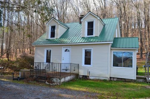 996 Dahlia Rd, Lew Beach, NY 12758-8818