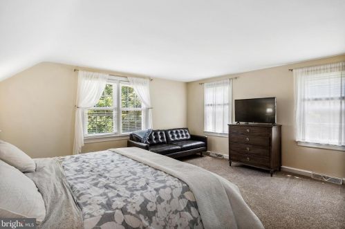 801 Thomas Ave, Riverton NJ  08077-1030 exterior