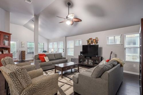 185 Santa Maria St, Georgetown TX  78628-7081 exterior