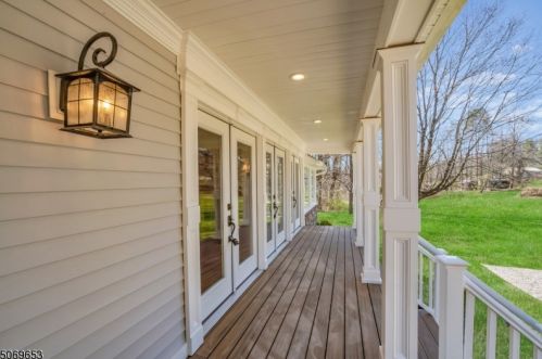 52 Reinman Rd, Warren NJ  07059-5102 exterior