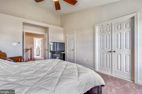 6102 Popes Creek Pl, Haymarket VA  20169-5421 exterior