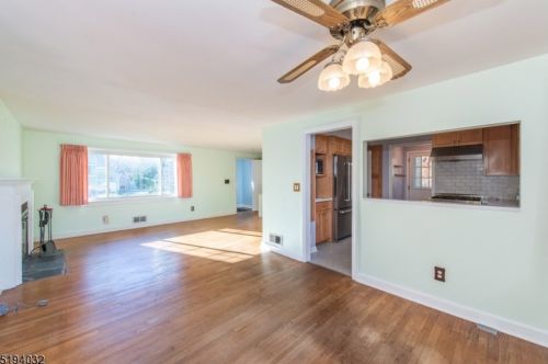 13 Potter Ct, Montclair NJ  07043-1514 exterior