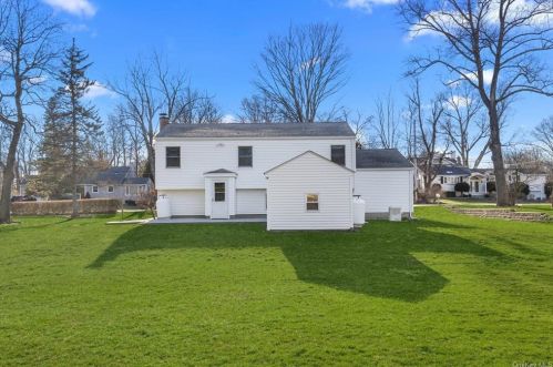 2810 Hedge St, Yorktown Hgts NY  10598-3039 exterior