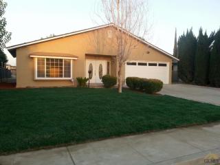 618 7th St, Mc Farland, CA 93250-1110
