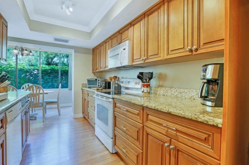 1100 Surf Rd, West Palm Beach, FL 33404-3854