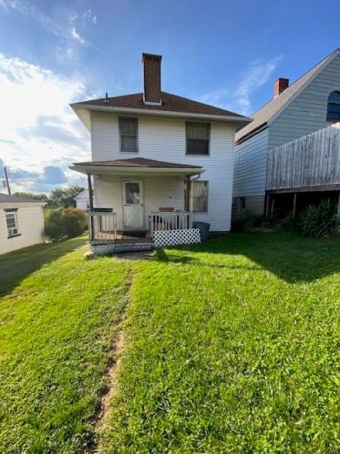 812 Evans St, Jeannette, PA 15644-1400