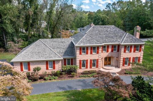 1 Lakeview Pl, Newtown Square, PA 19073-3940