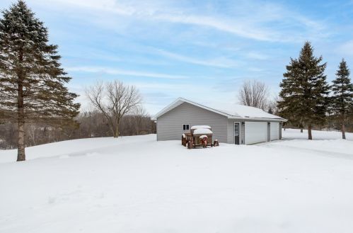 1000 Raasch Hill Rd, Horicon, WI 53032-1113