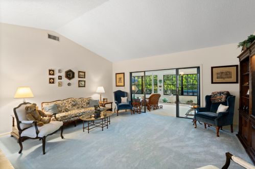 661 Date Palm Rd, Vero Beach, FL 32963-1631