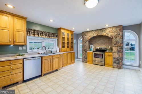 280 Massanutten Dr, Edinburg, VA 22824-3022