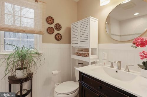 5550 Wide Oak Ct, Woodbridge VA  22192-6036 exterior