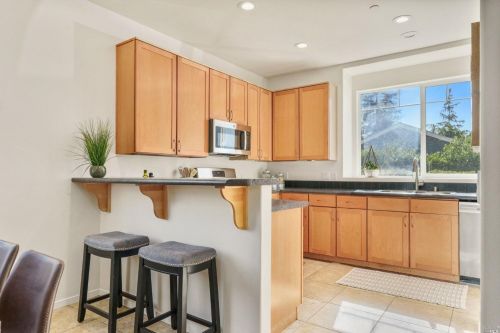 121 Lasso Ln, Santa Rosa, CA 95403-4214