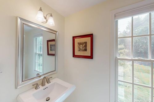 10 Spring Hill Rd, Southington CT  06489-1522 exterior