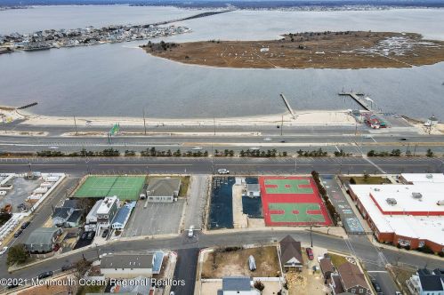 250 Hancock Ave, Pelican Island NJ  08751-2043 exterior