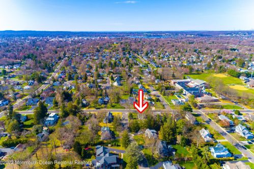 4 Laurel Dr, Little Silver NJ 07739-1416 exterior