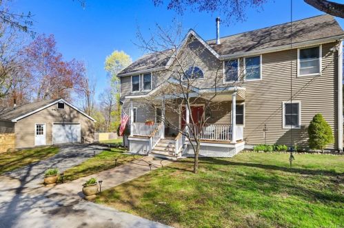 3215 Lexington Ave, Mohegan Lake, NY 10547-1652