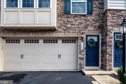 7009 Darbey Knoll Dr, Gainesville VA  20155-3634 exterior