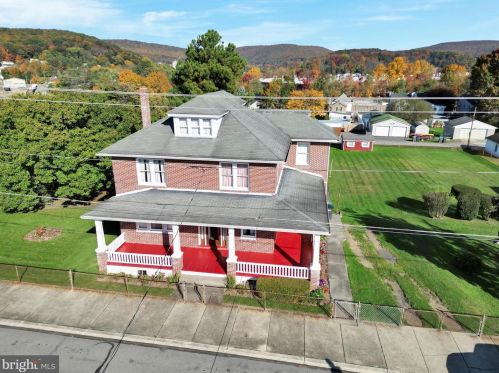 48 Schuylkill St, West Cressona, PA 17929-1409