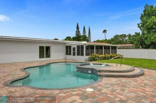 3850 36th Ave, Hollywood FL  33021-1900 exterior