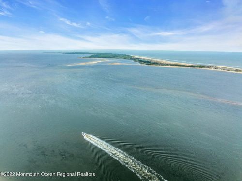 57 Barberie Ave, Monmouth Hills NJ  07732-1518 exterior