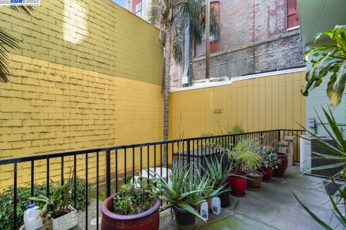 485 8th St, Oakland CA  94607-3989 exterior