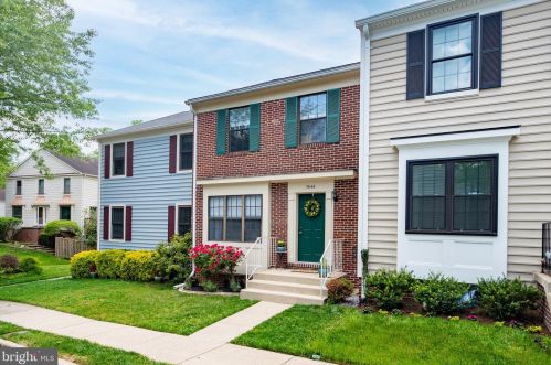 7646 Southern Oak Dr, Springfield, VA 22153-3580