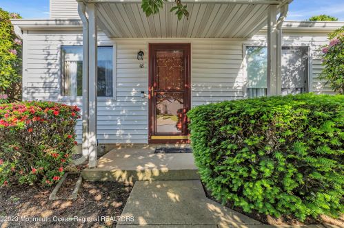 18 Woodmere Ct, East Freehold NJ  07728-4016 exterior