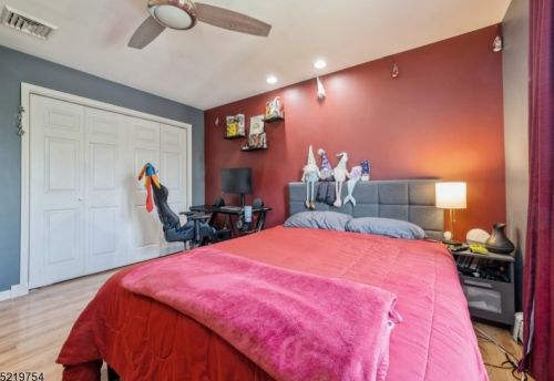 11 Kearny Dr, Wantage NJ  07461-3928 exterior