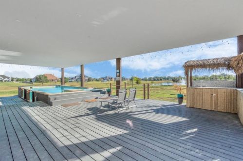 703 Leaning Oak Trl, Richmond TX  77406-4653 exterior