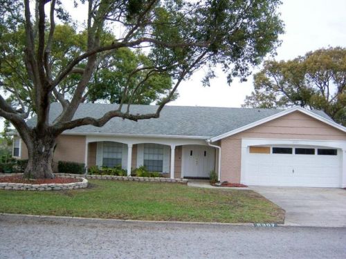 8307 Valley Stream Ln, Port Richey, FL 34667-2368